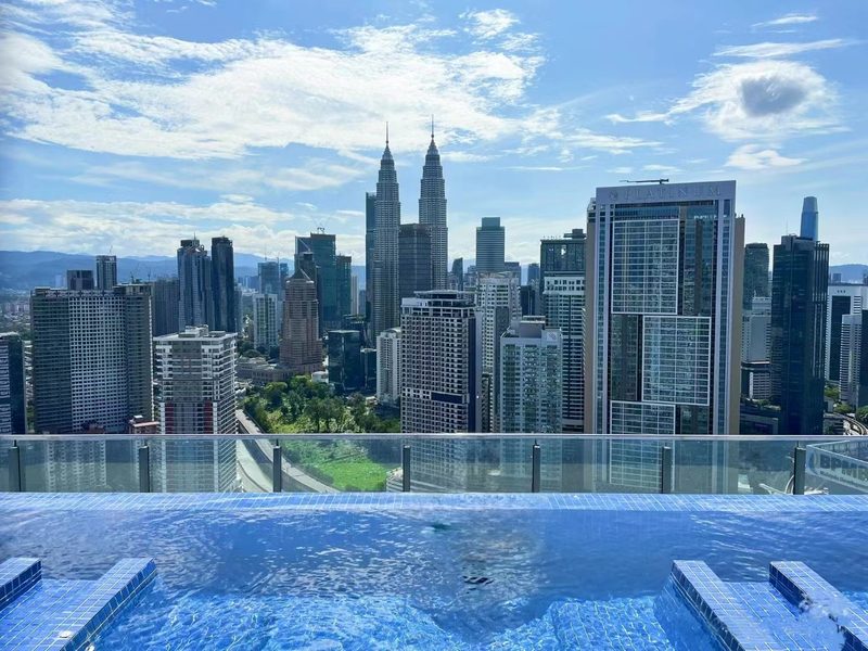 The Luxe by Infinitum Suites in Penang