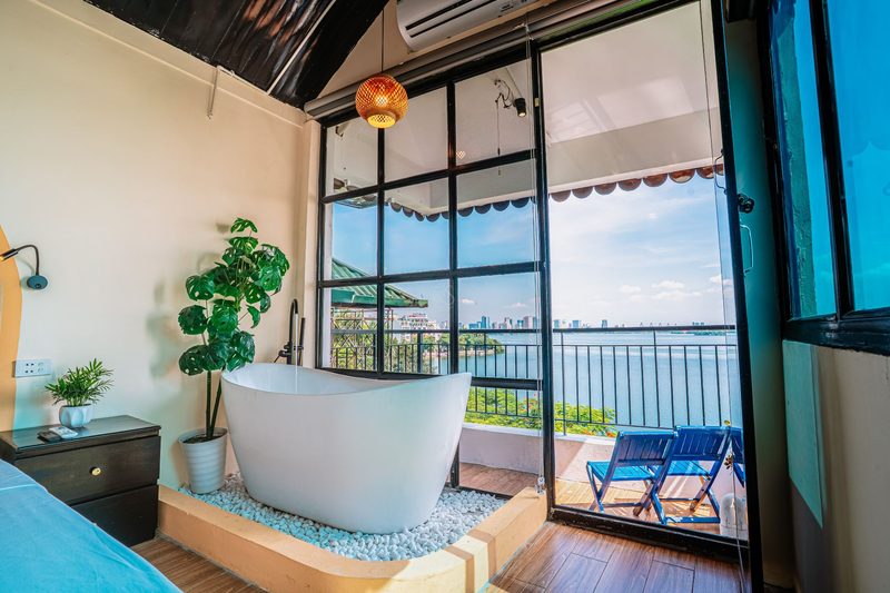 An Homestay Lakeview Apartment in Hanoi