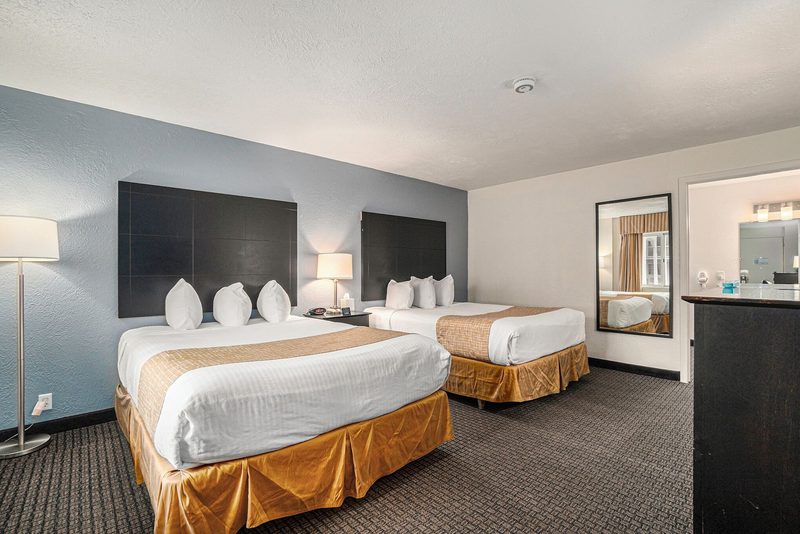 Travelodge by Wyndham Traverse City MI in Traverse City