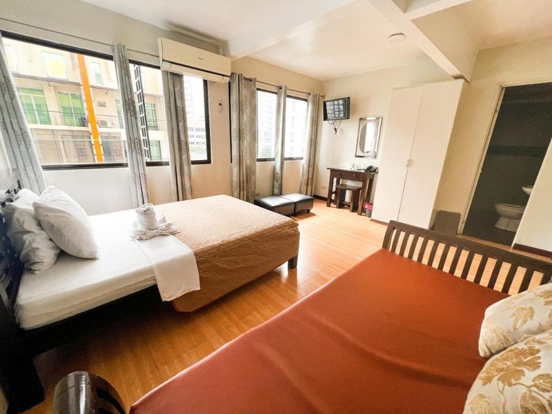 Stone House Hotel Manila in Angeles City